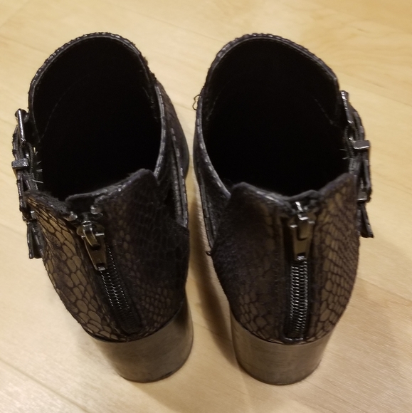 EXPRESS snakeskin booties - Picture 4 of 5